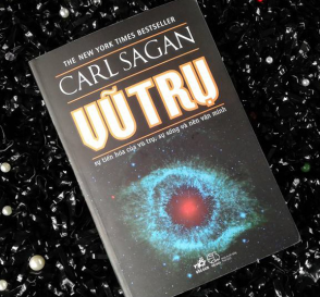 Vũ Trụ (Carl Sagan) – Cả Một Vũ Trụ Diệu Kỳ Gói Gọn Vào Một Quyển Sách